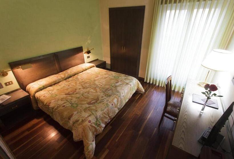 اتاق لوکس, Astor Hotel Vintage