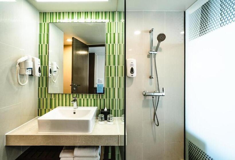 Номер Superior Кровать Куин, Holiday Inn Express Bangkok Sukhumvit 11, An Ihg