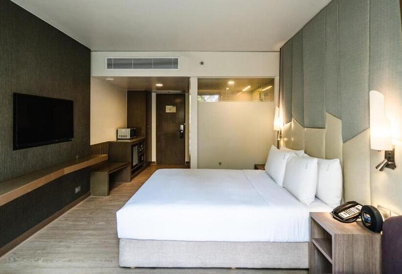 Номер Superior Кровать Куин, Holiday Inn Express Bangkok Sukhumvit 11, An Ihg