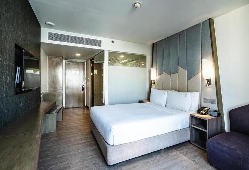 Номер Superior Кровать Куин, Holiday Inn Express Bangkok Sukhumvit 11, An Ihg