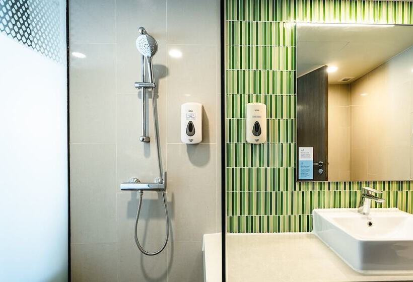 Номер Стандарт Двуспальная Кровать, Holiday Inn Express Bangkok Sukhumvit 11, An Ihg