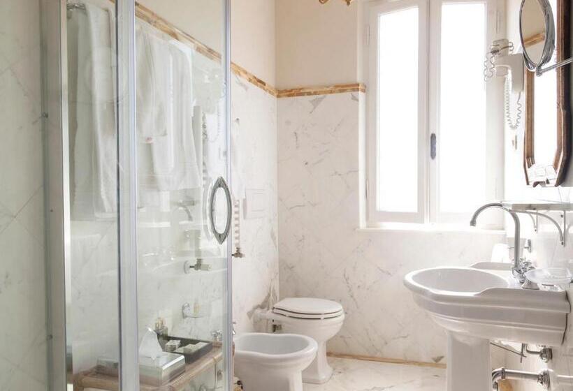 Classic room with balcony, Villa Maremonti