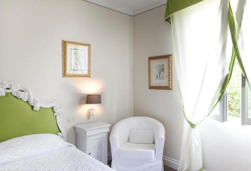 Classic room with balcony, Villa Maremonti