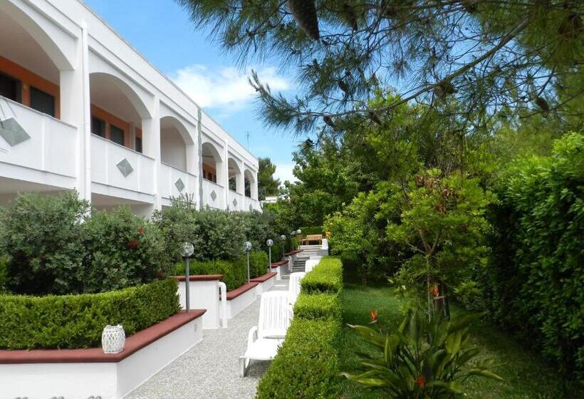 غرفة قياسية ثلاثية مطلة علي الحديقة, Agriturismo La Rondine