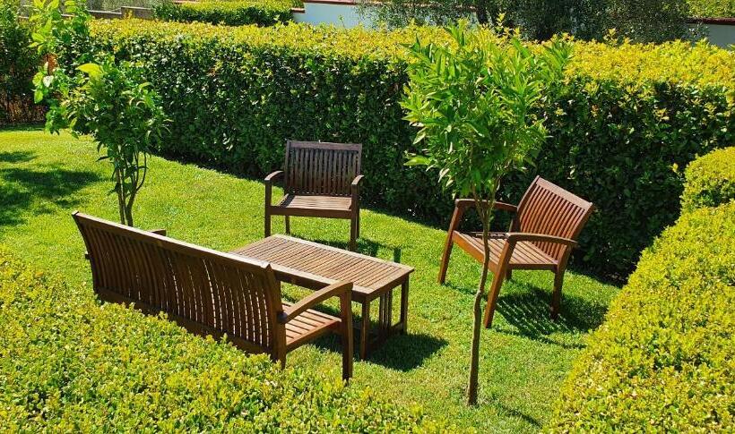 غرفة قياسية ثلاثية مطلة علي الحديقة, Agriturismo La Rondine