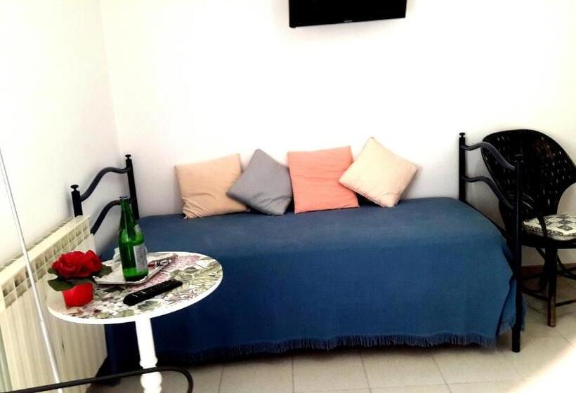 اتاق استاندارد چهارنفره با بالکن, B&b Villa Ada