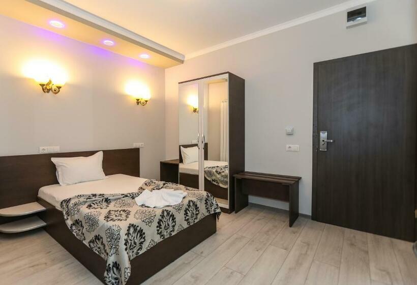 اتاق استاندارد یک نفره, Holiday Maria