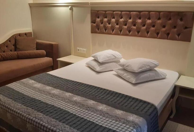 Standard Triple Room with Terrace, Holiday Maria
