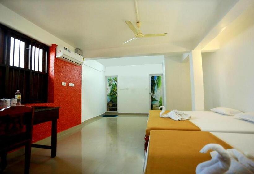 Семейный Номер, Cherai Beach Palace