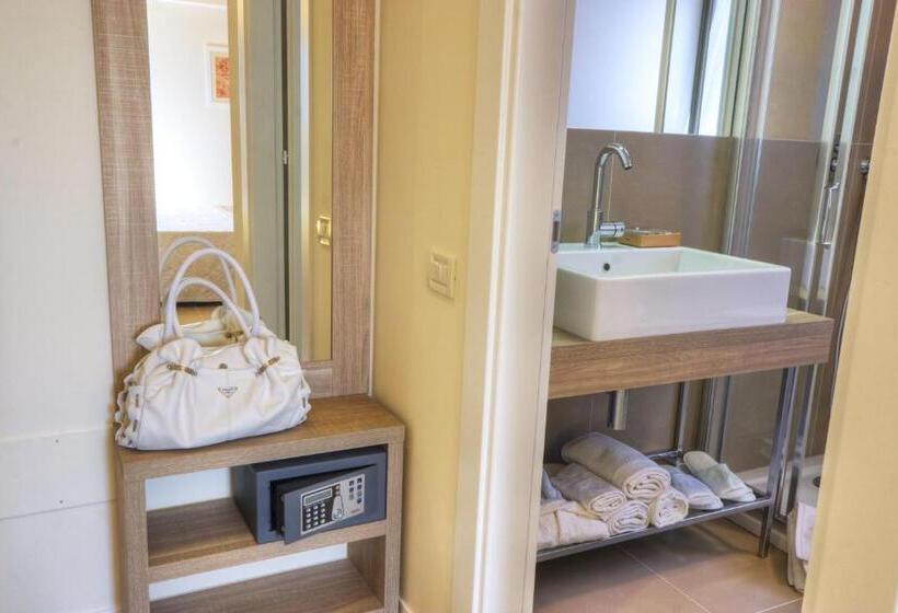 اتاق استاندارد سه نفره, Palazzo Ruschioni Boutique