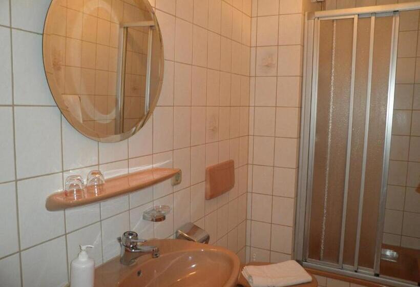 Номер Стандарт, Und Gasthof Ritter St. Georg
