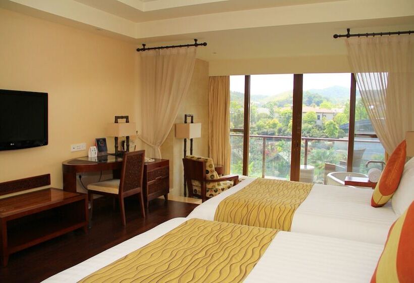 Номер Deluxe Вид на Горы, New Century Resort Jiu Long Lake Ningbo