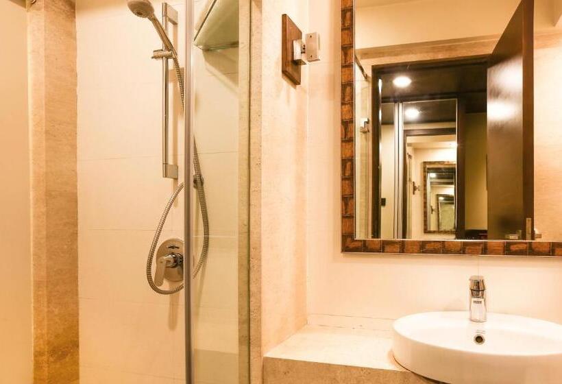Номер Deluxe, Treebo Premium Eden Residency