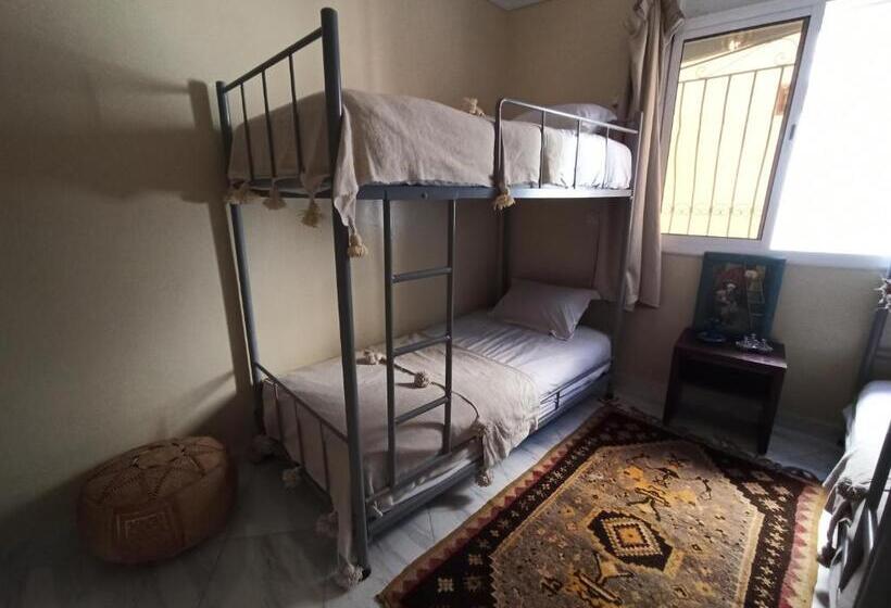 سرير فى غرفة مشتركه, Happy Surf Hostel