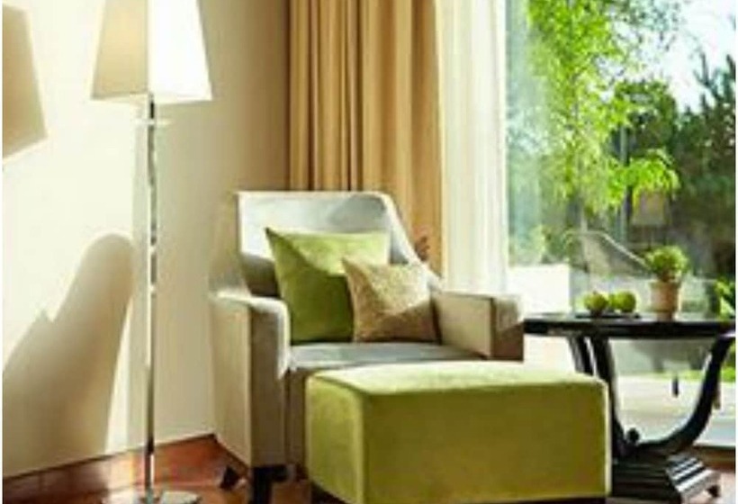 Номер Superior, Taj Damdama Lake Resort & Spa, Gurugram