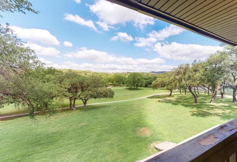 דירת שני חדרים, Condo On The Green