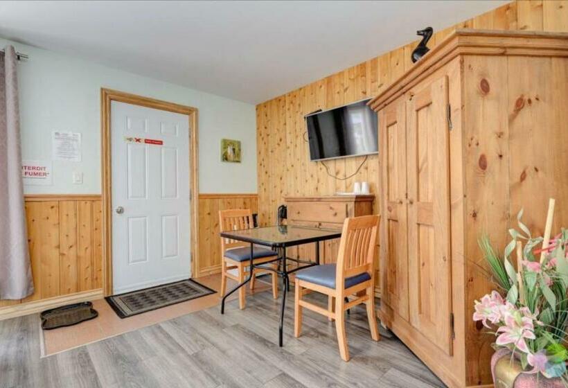 Номер Стандарт, Hébergement Chez Le D