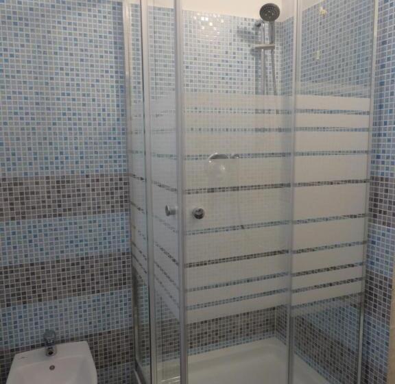 اتاق استاندارد با سرویس بهداشتی مشترک, Albergo Locanda Alambra