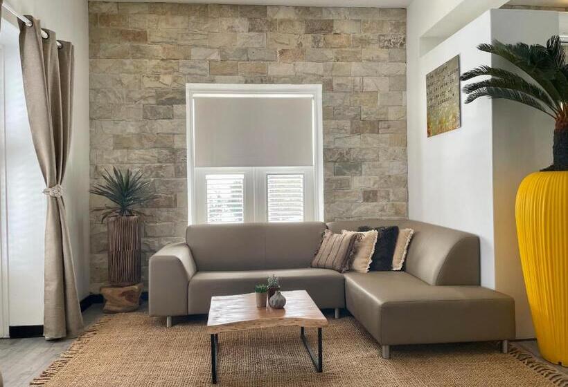 اتاق سوپریور با بالکن, Saint Tropez Boutique