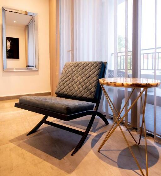 اتاق استاندارد با بالکن و چشم‌انداز دریا, Saint Tropez Boutique