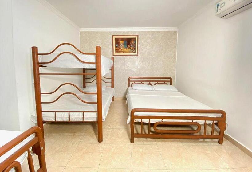 Pokój Rodzinny, Ayenda Republicano Colonial No 2