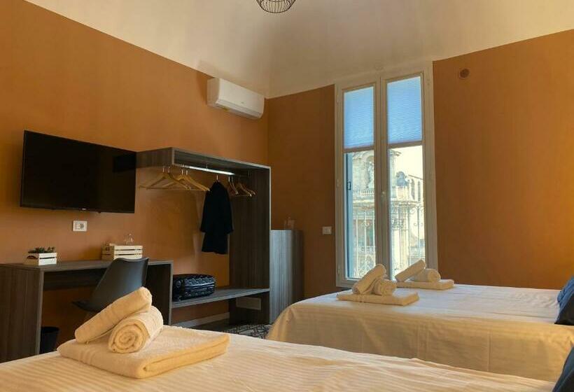 اتاق استاندارد سه تخته با سرویس بهداشتی مشترک, Liotru Maisonne
