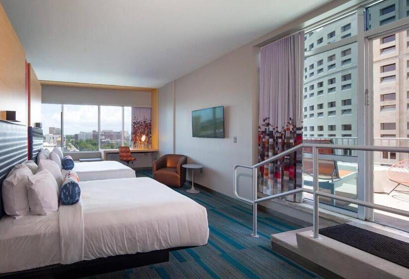 Люкс с Балконом, Aloft Tampa Downtown