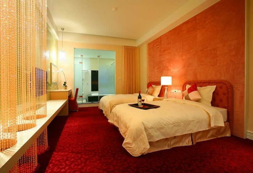 اتاق خانوادگی, Crownshine Resort