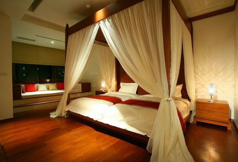 سوییت لوکس, Crownshine Resort