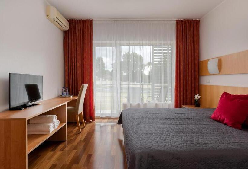 سوئیت با بالکن, Raadimõisa Hotell