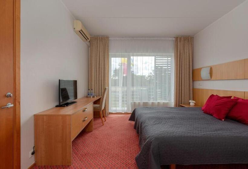 اتاق خانوادگی, Raadimõisa Hotell