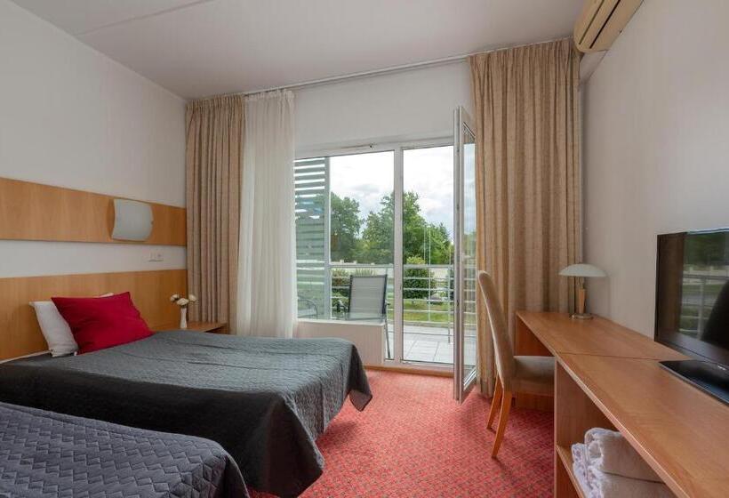 اتاق استاندارد با بالکن, Raadimõisa Hotell