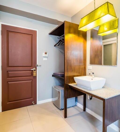 Quarto Estandar, At Hua Lamphong