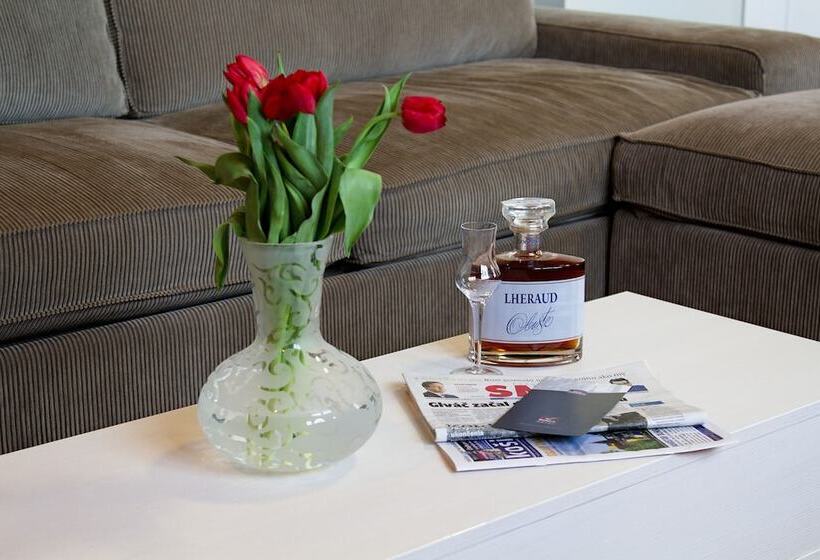 سوییت, Kongres Hotel Roca