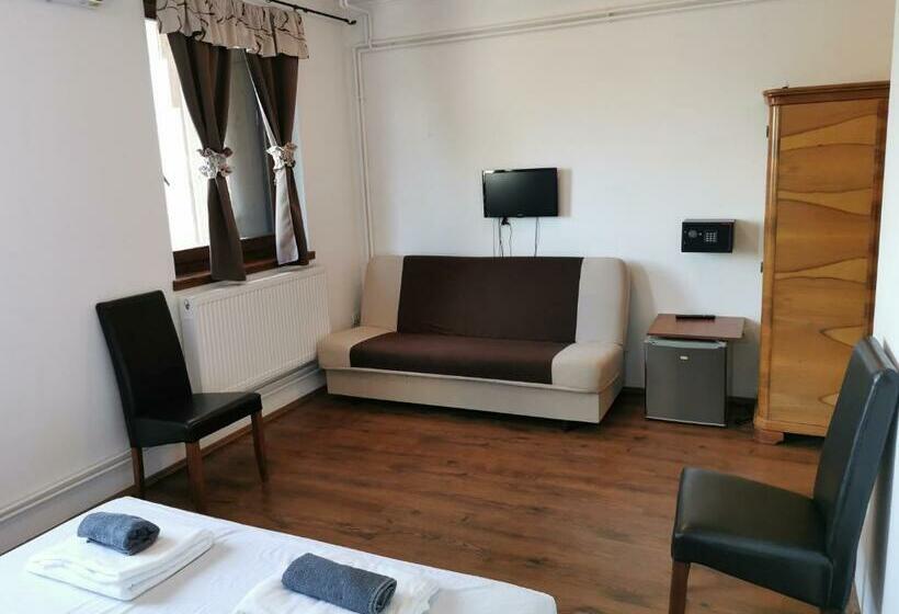 Номер Стандарт, Merlot Borhotel és Látványpince