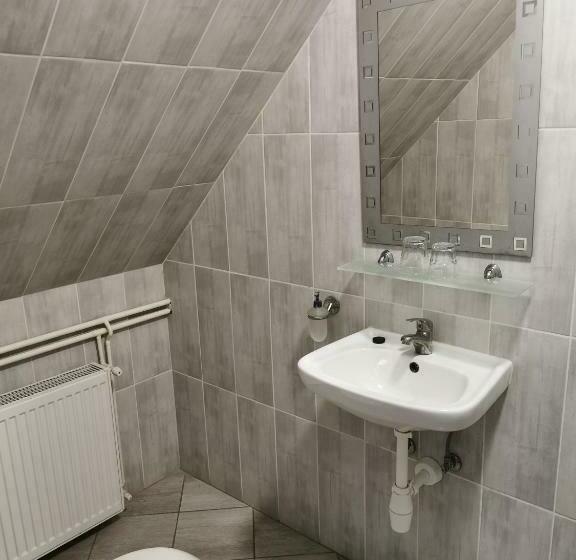 Номер Стандарт, Merlot Borhotel és Látványpince