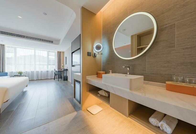 Номер Deluxe, Atour Hotel Wuxi Yuantouzhu Scenic Area Qianrong Road