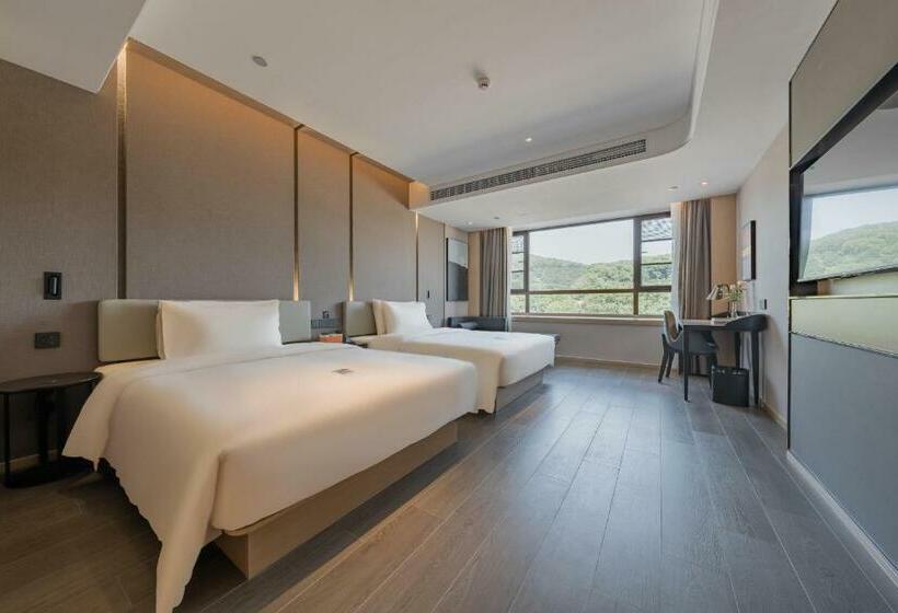 Номер Deluxe, Atour Hotel Wuxi Yuantouzhu Scenic Area Qianrong Road
