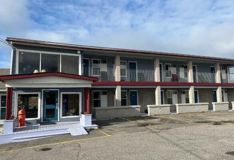 豪华海景房带阳台, Old Mill Motel