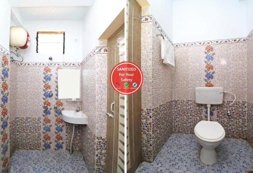 اتاق لوکس با تخت بزرگ, Goroomgo Jagannath Lodge Puri Near Jagannath Temple & Grand Road   Travelers Recommended