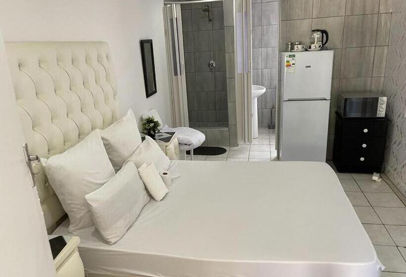 Номер Стандарт, Colins Accommodation   Dayrest From R120 Overnight From R300