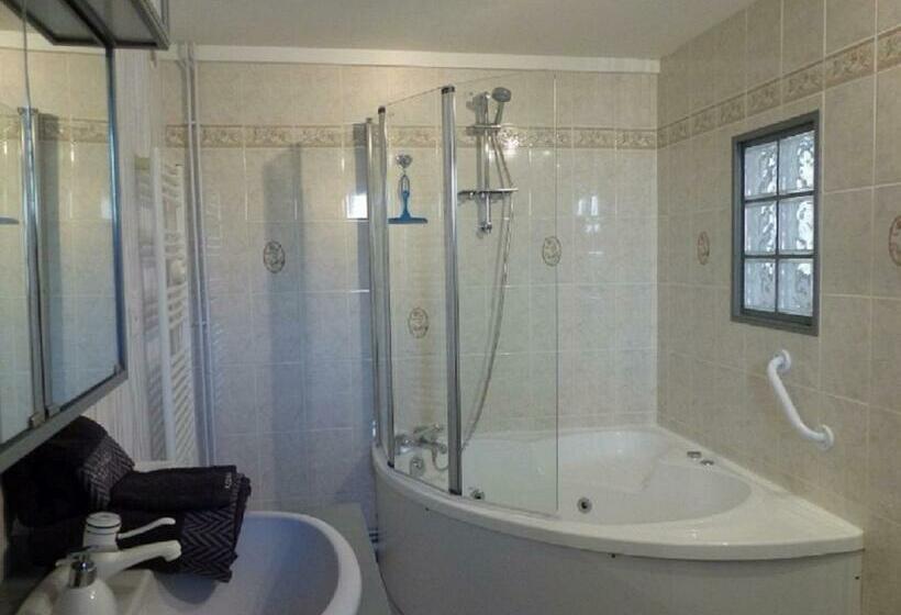 Номер Стандарт с Гидромассажем, La Maison Aux Hortensias