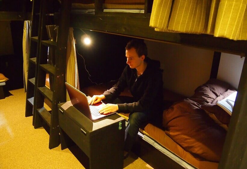 Кровать в Общей Комнате, Fukuoka Hana Hostel