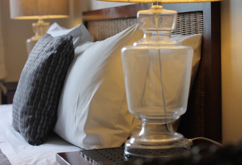 스탠다드 스튜디오, Greenlane Manor Motel