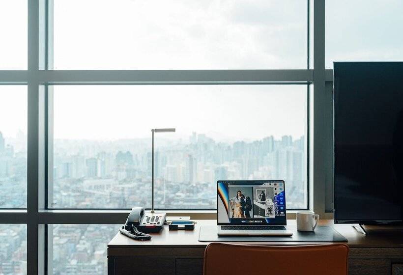Номер Deluxe, Four Points By Sheraton Josun, Seoul Station