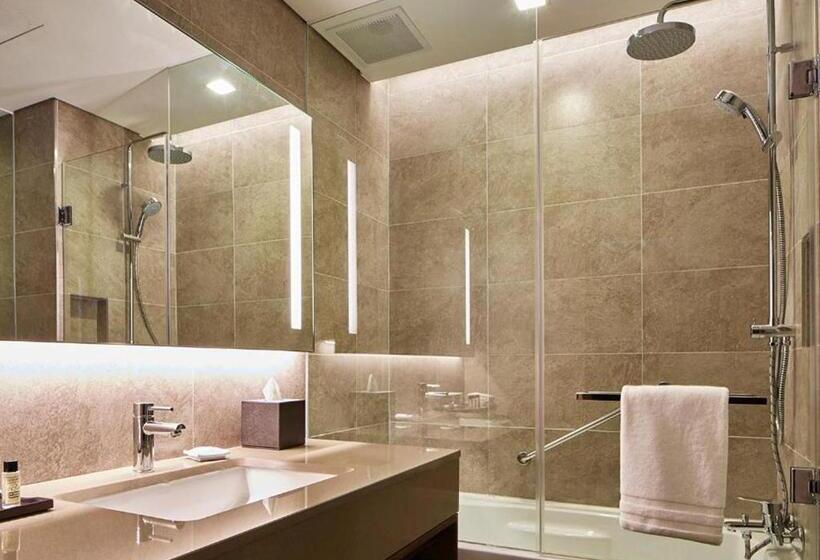 Номер Deluxe Кровать Кинг, Four Points By Sheraton Josun, Seoul Station