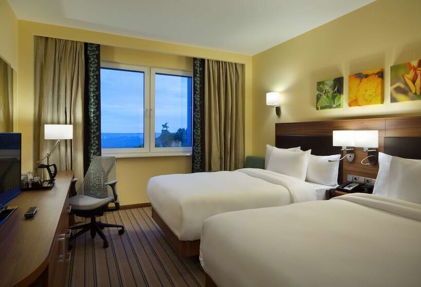标准间, Hilton Garden Inn Ufa Riverside