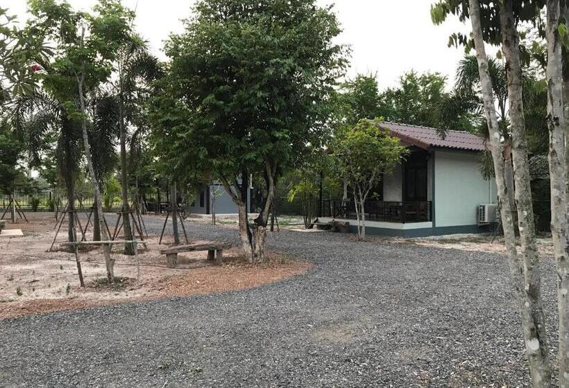 스탠다드 방갈로, Sangkaset Resort