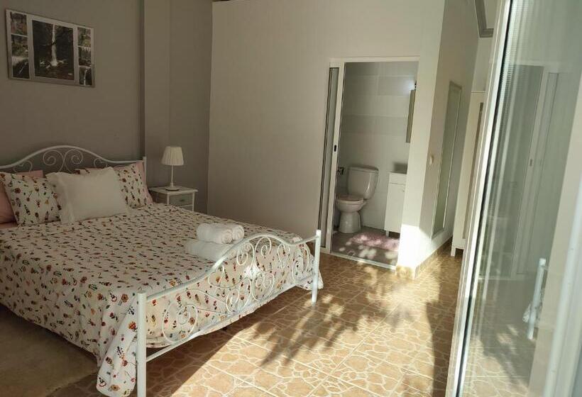 Номер Стандарт Вид на Бассейн, Quinta Camargue
