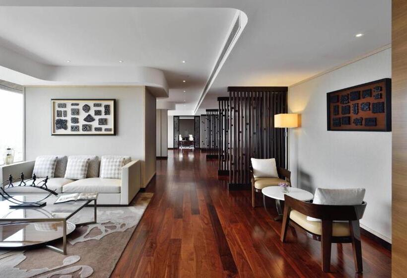 이그제큐티브 룸 킹사이즈 침대, Kochi Marriott